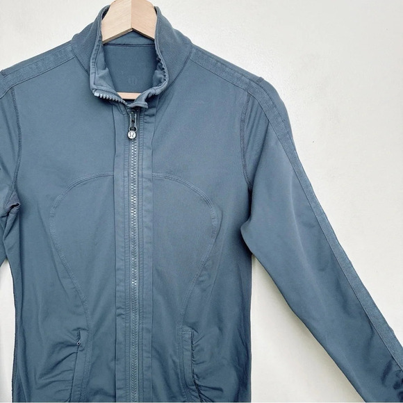 Lululemon Womens Size 6 Luxtreme Ruffle Pocket Scrunch Sleeve Jacket - Picture 6 of 15